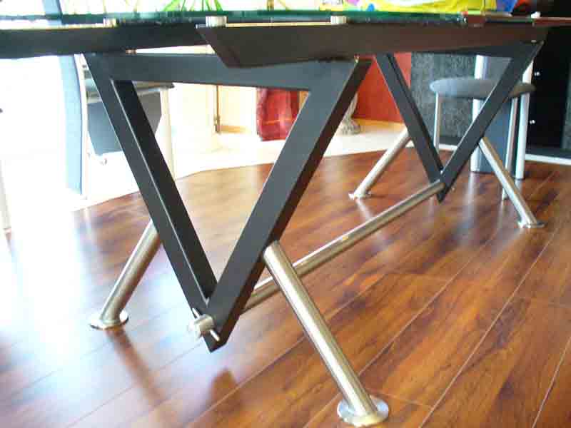 Individuelle Möbel aus Metall, Tischuntergestell